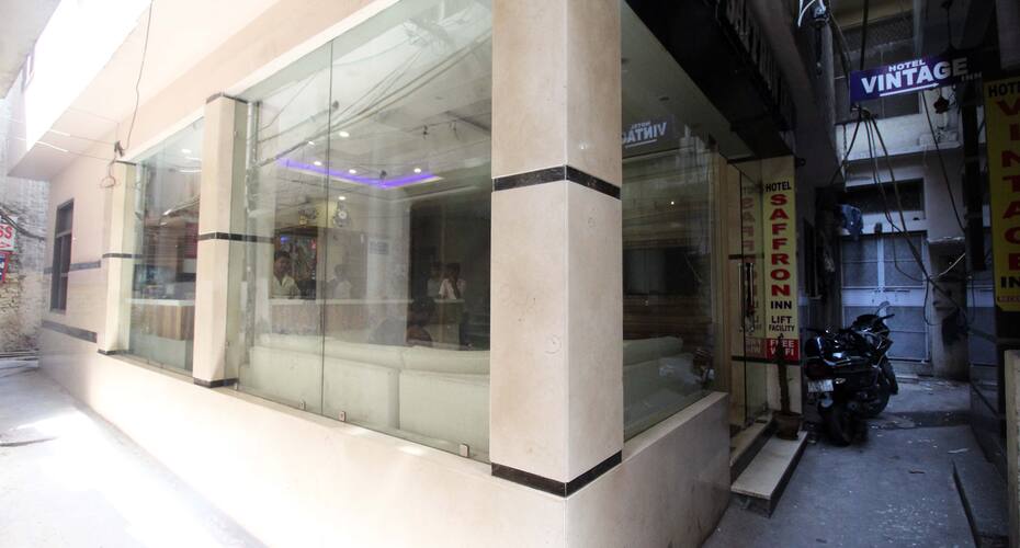 Hotel Safron, New Delhi 1